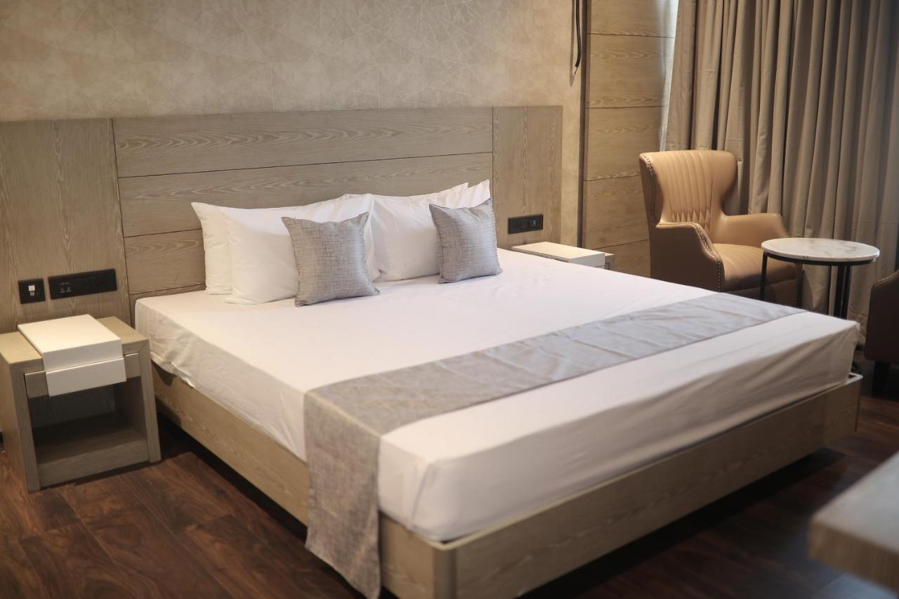 Mothimahal Residency Thrissur Hotel ภายนอก รูปภาพ