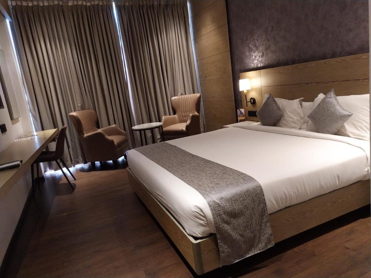 Mothimahal Residency Thrissur Hotel ภายนอก รูปภาพ