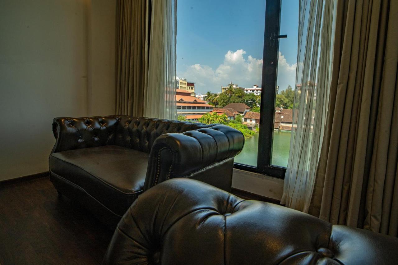 Mothimahal Residency Thrissur Hotel ภายนอก รูปภาพ